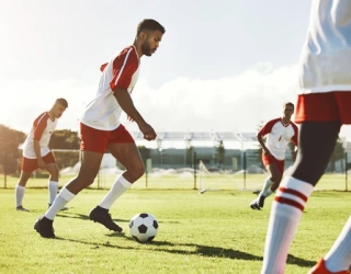 depositphotos_616312198-stock-photo-team-sports-game-soccer-teamwork