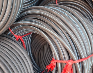 لوله پلی اتیلن و نوار تیپ لیزا پایپ