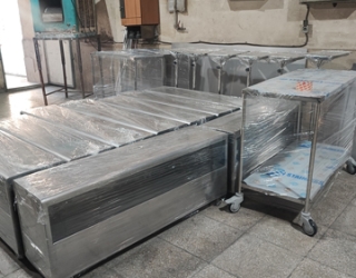 بنچ استیل اتاق تمیز – طراحی شده برای خطوط دارویی