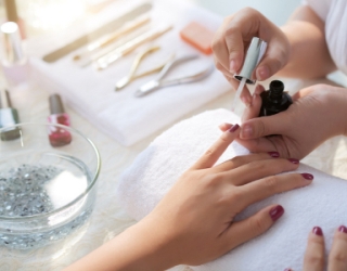 استخدام ناخن کار ماهر