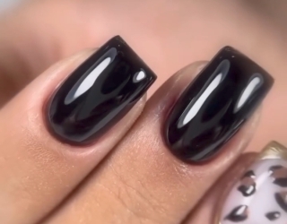 کاشت ناخن با متریال ژل و پودر ب صورت حرفه ای 