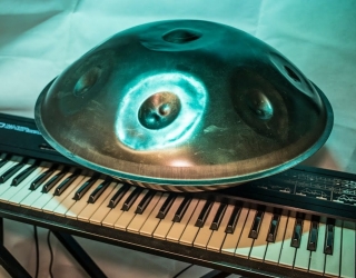 آموزش تخصصی سنتور، دف، پیانو، هنگ درام، کاخن خصوصی در منزل شما. مدرس خانم 