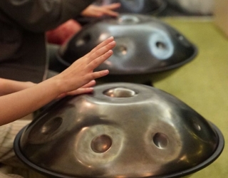 تدریس تخصصی و تضمینی هنگ درام، سنتور و پیانو در منزل هنرجو مدرس خانم