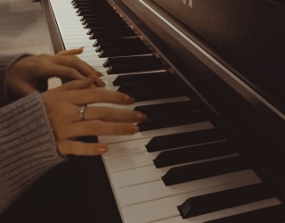 از جلسه سوم ملودی بنوازید، تدریس خصوصی پیانو در منزل هنرجو