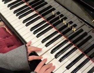 تدریس پیانو و هنگ درام خصوصی در منزل هنرجو، توسط مدرس خانم و آقا