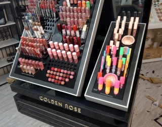 خدمات لیزروحکاکی روی تمامی سطوح وکالاها با فایبر uv