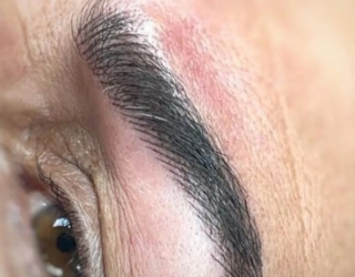 مرکز تخصصی میکروبلیدینگ ابرو و پاکسازی پوست